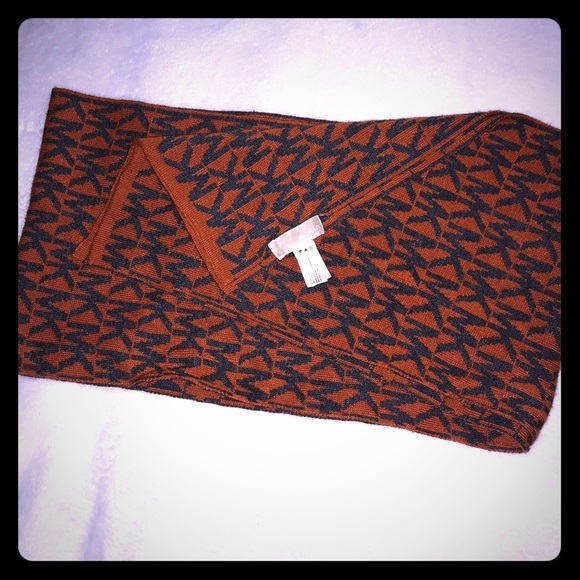 🚨🔥Michael By Michael Kors Scarf🔥🚨 - Picture 1 of 4